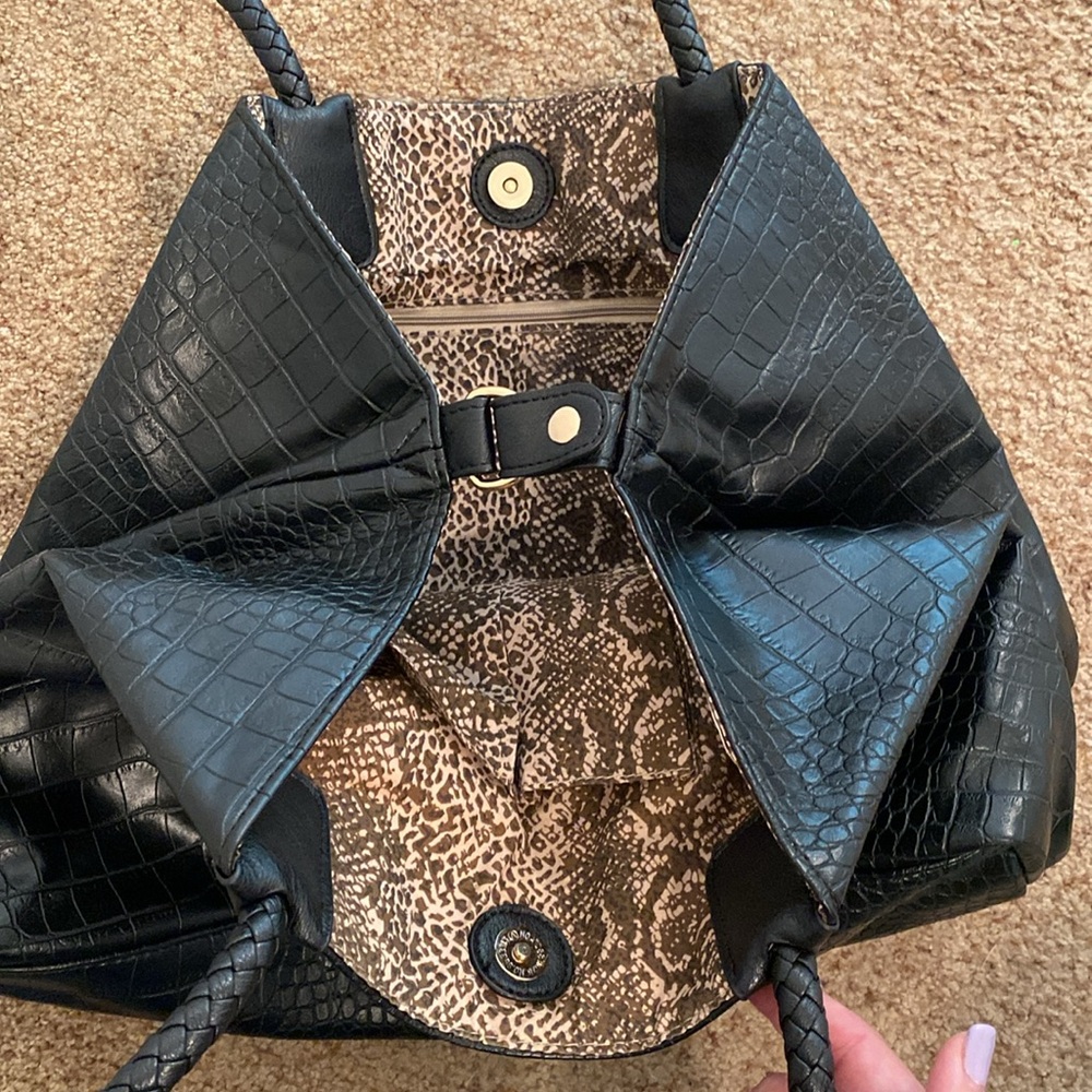 Black Croc-Embossed Tote Bag - Picture 4 of 7